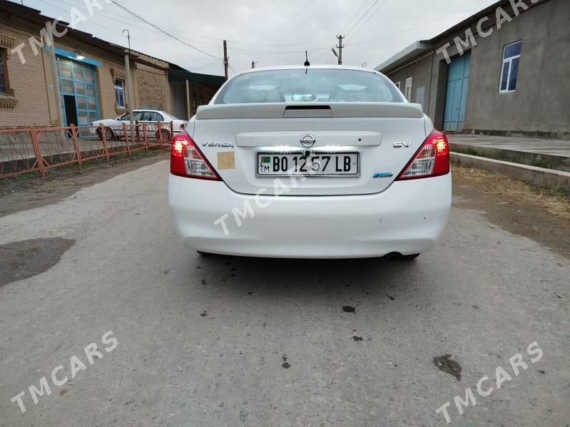 Nissan Versa 2013 - 100 000 TMT - Чарджоу - img 2