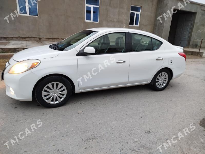 Nissan Versa 2013 - 100 000 TMT - Чарджоу - img 3