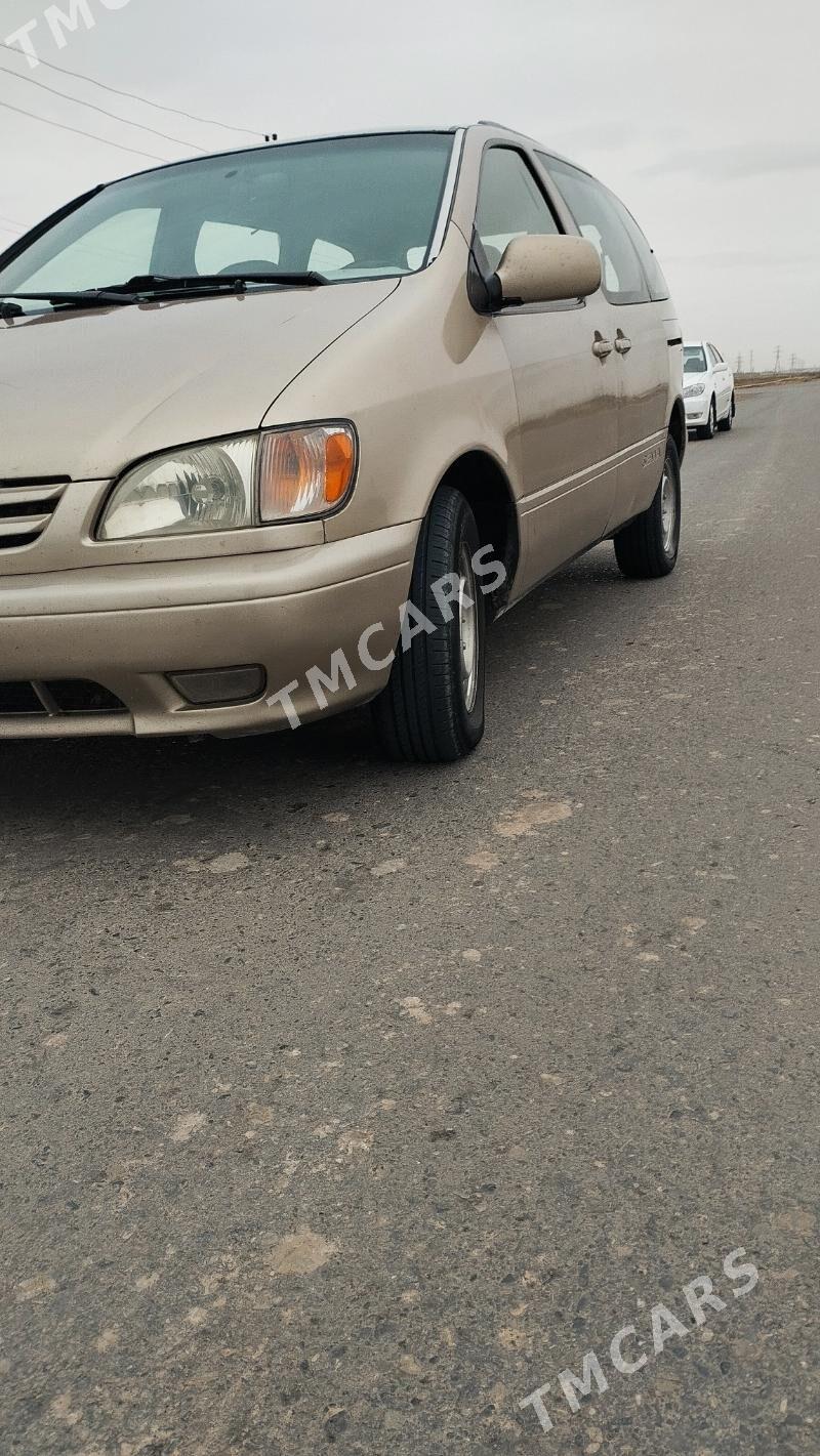 Toyota Sienna 2003 - 130 000 TMT - Бабадайхан - img 2