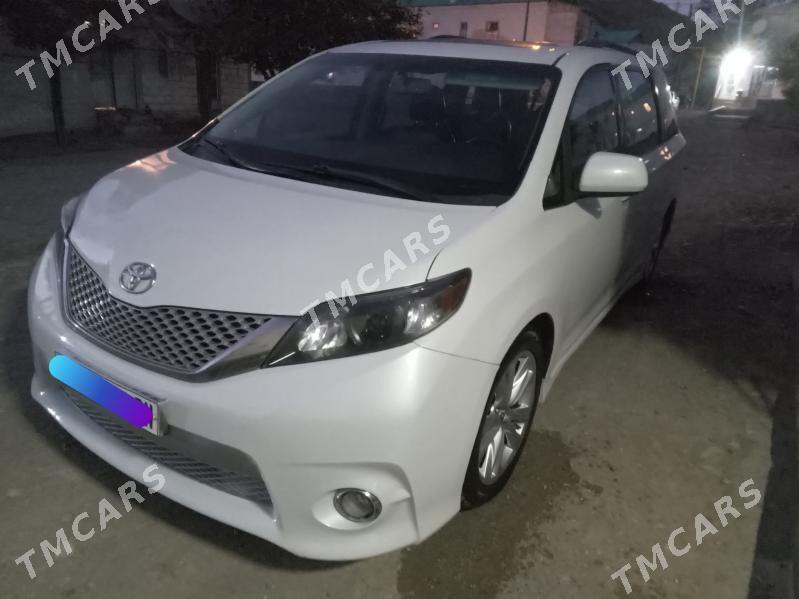 Toyota Sienna 2015 - 290 000 TMT - Türkmenbaşy - img 4