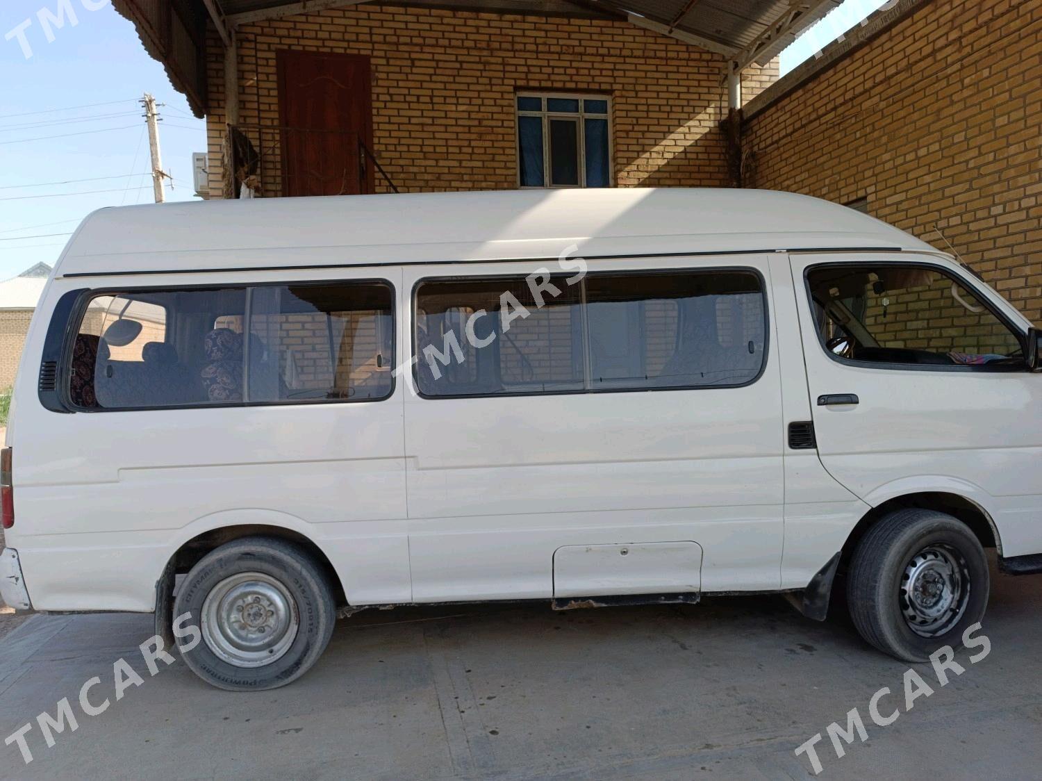 Toyota Hiace 1993 - 70 000 TMT - Мары - img 2