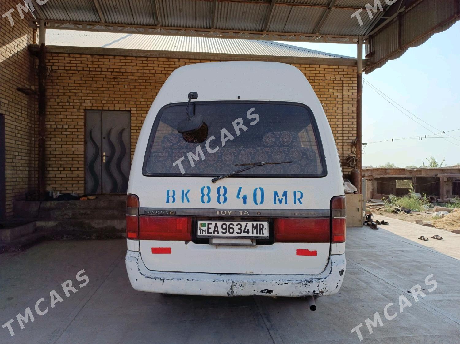 Toyota Hiace 1993 - 70 000 TMT - Мары - img 3