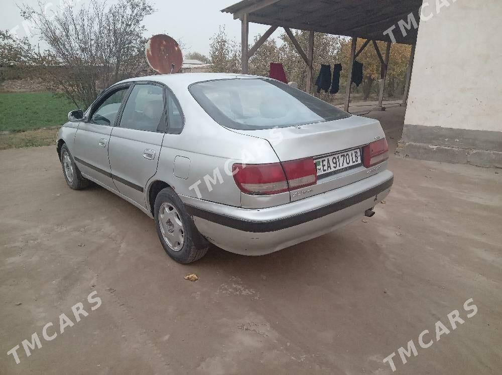 Toyota Carina 1994 - 45 000 TMT - Halaç - img 2