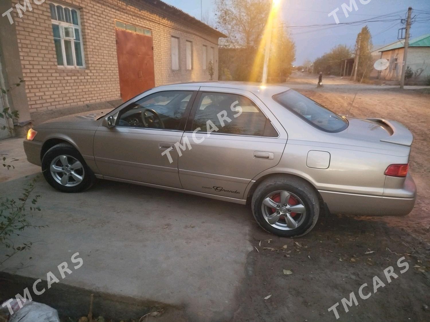 Toyota Camry 2001 - 123 000 TMT - Кёнеургенч - img 3