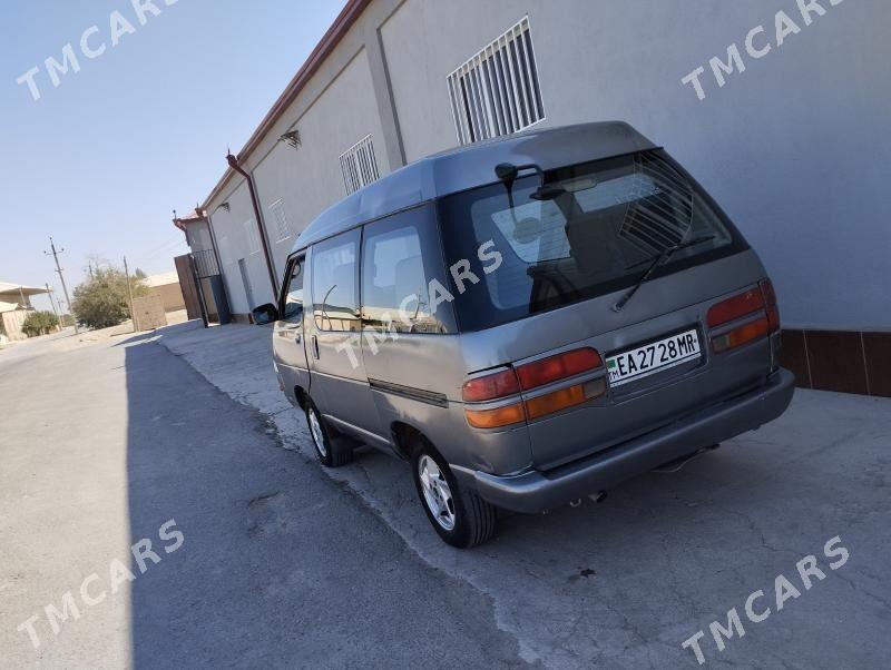 Toyota Hiace 1992 - 26 000 TMT - Мары - img 4