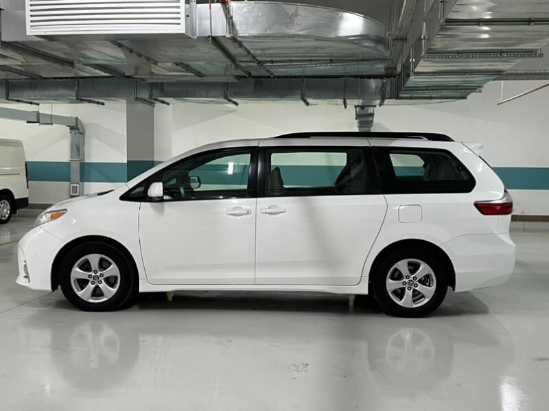 Toyota Sienna 2019 - 350 000 TMT - Aşgabat - img 3