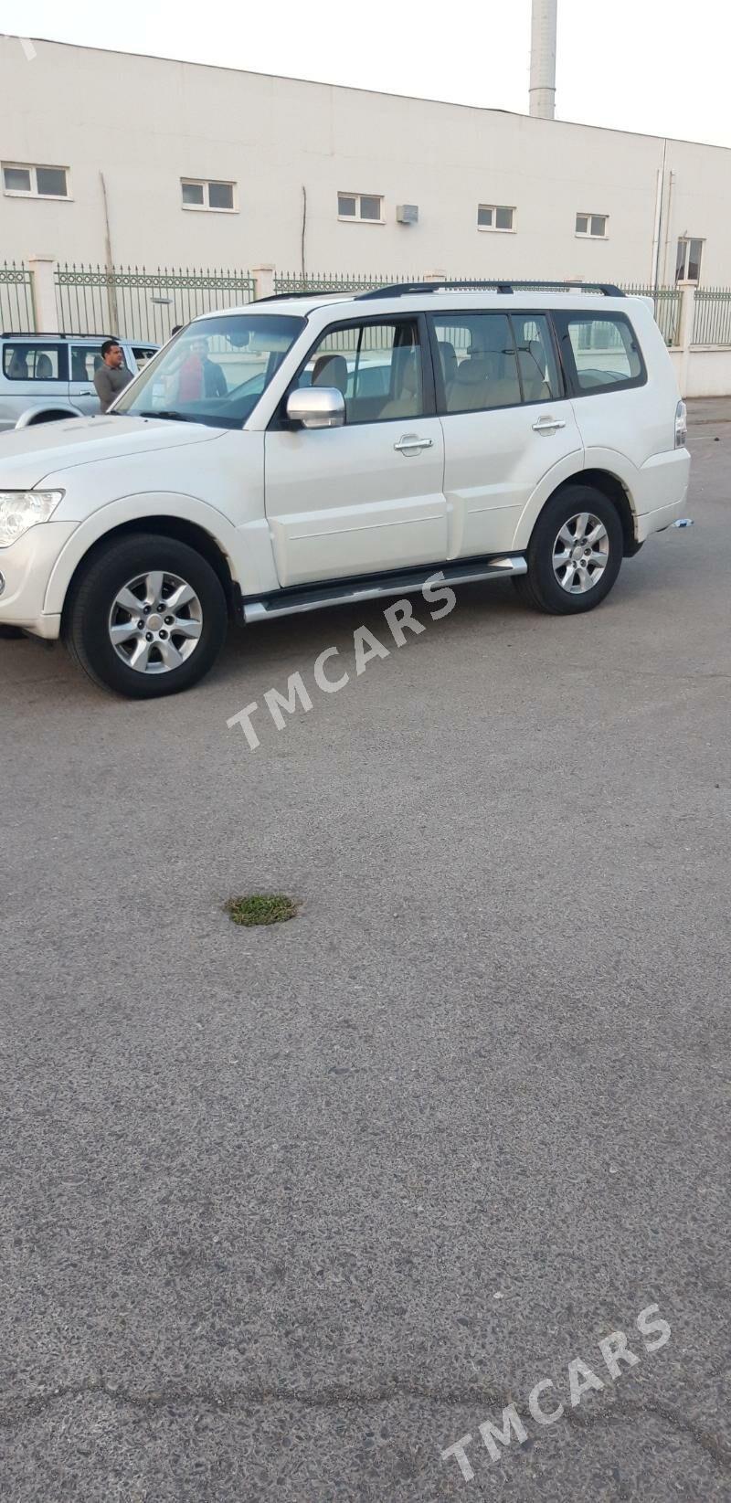 Mitsubishi Pajero 2014 - 235 000 TMT - 11 мкр - img 2