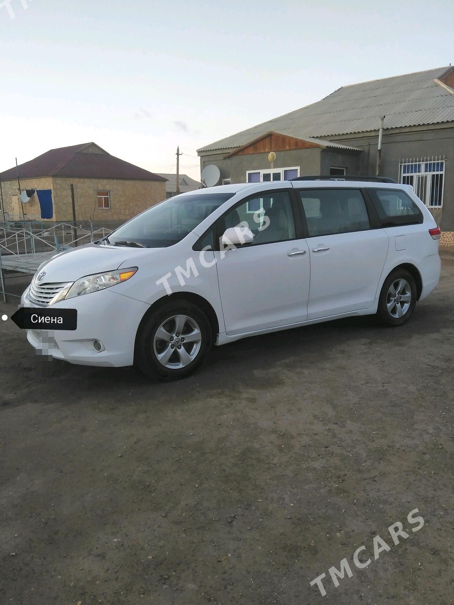 Toyota Sienna 2011 - 255 000 TMT - Gumdag - img 2