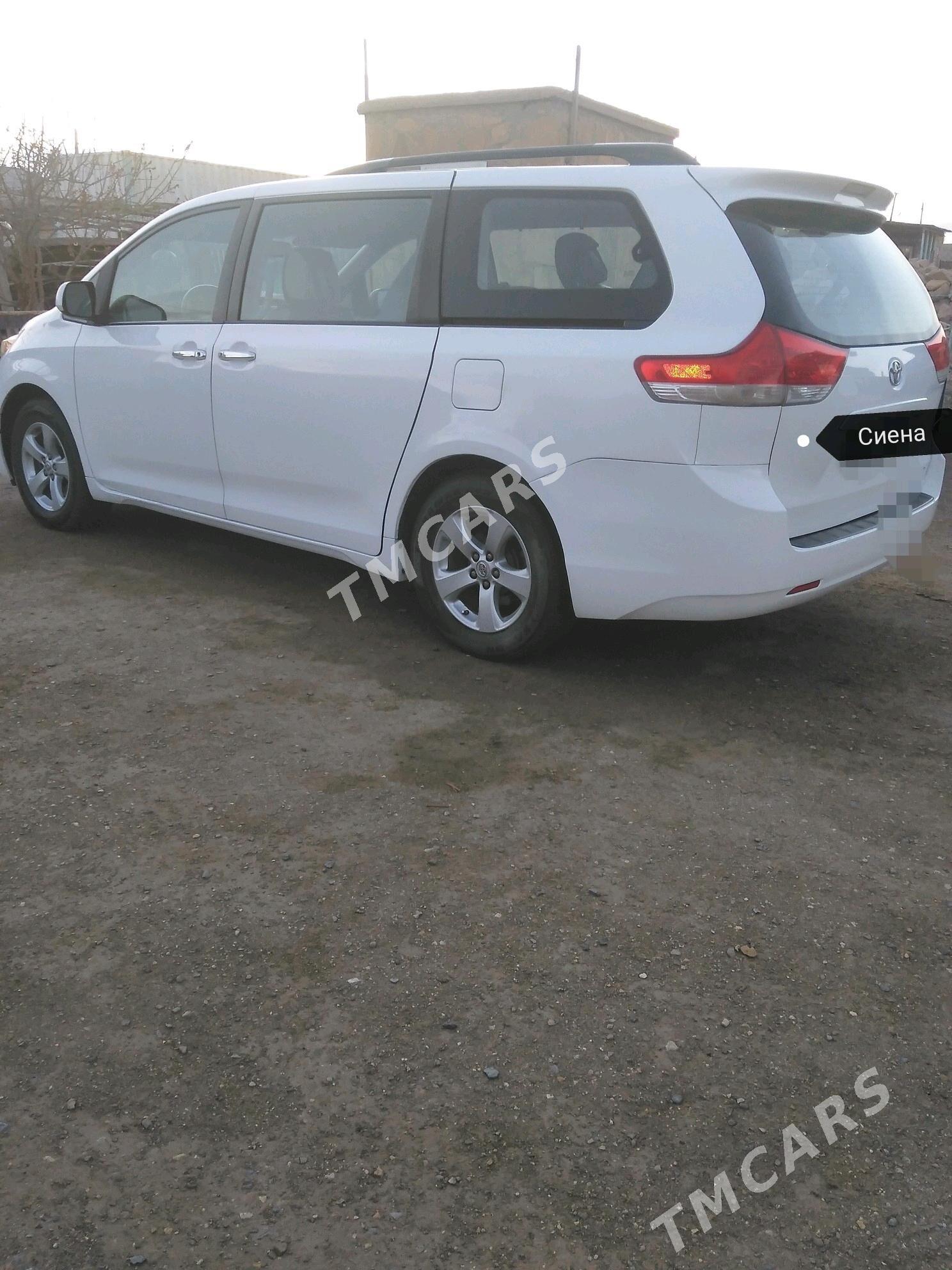 Toyota Sienna 2011 - 255 000 TMT - Gumdag - img 3