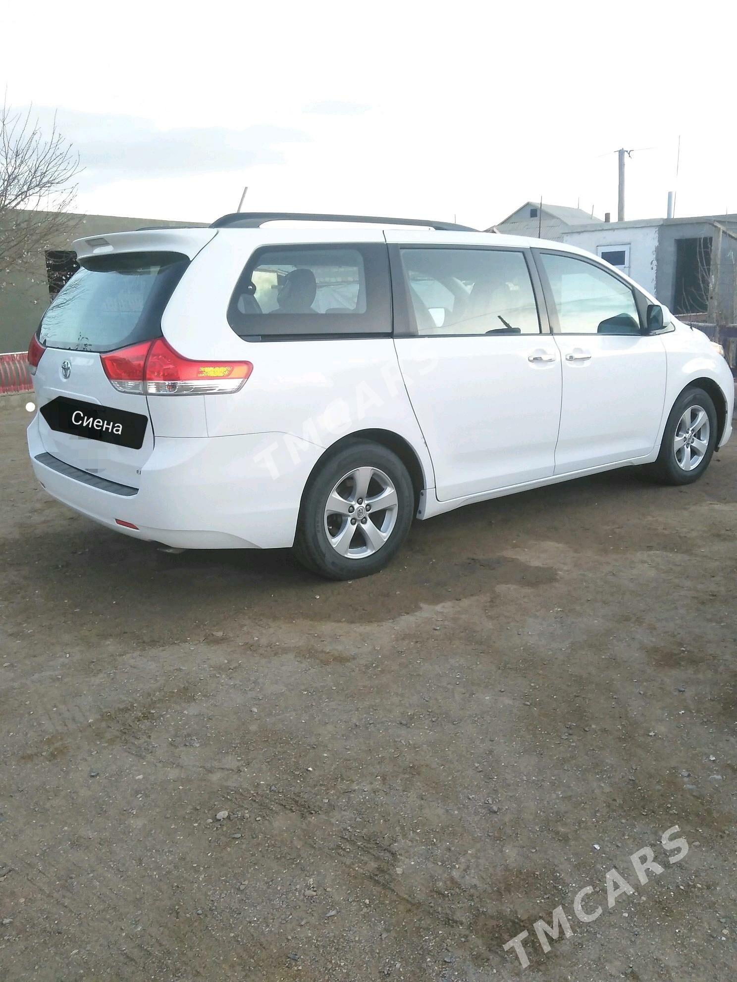 Toyota Sienna 2011 - 255 000 TMT - Gumdag - img 4