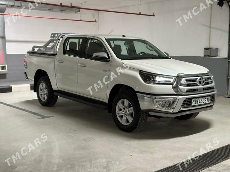 Toyota Hilux 2021 - 624 000 TMT - Ашхабад - img 2