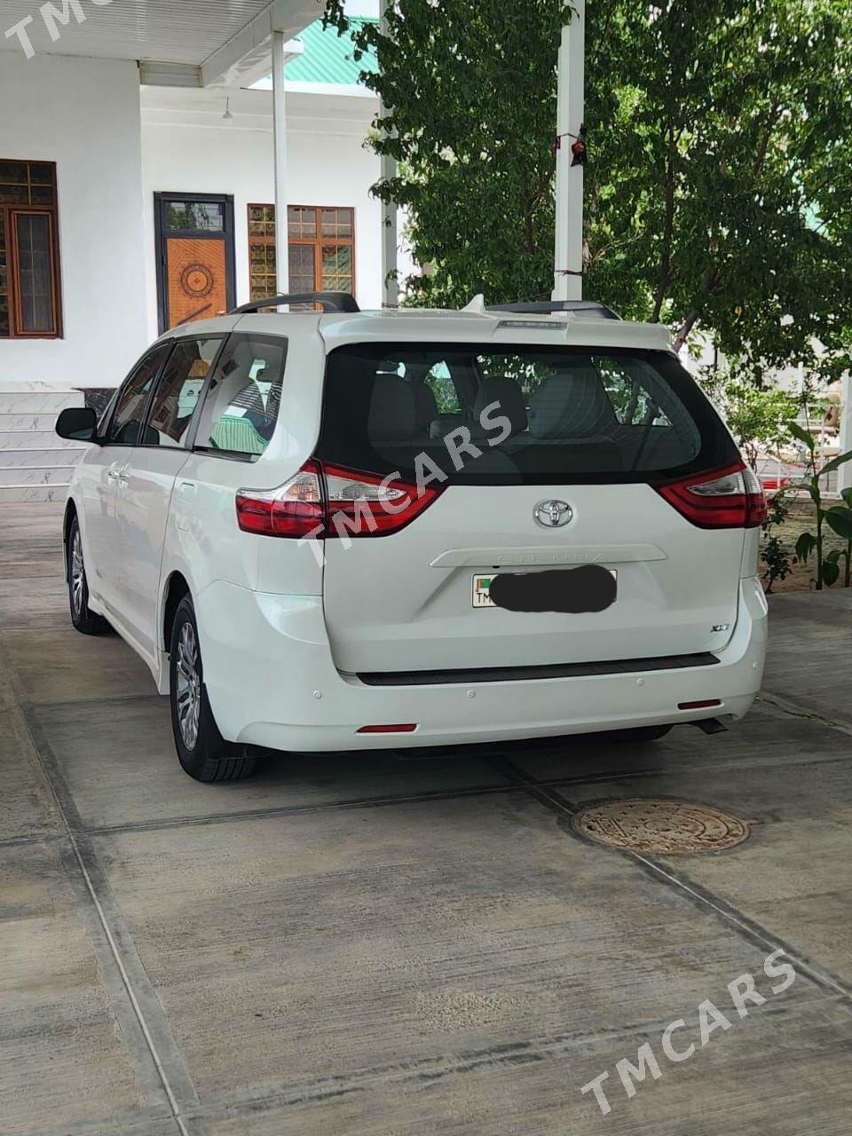 Toyota Sienna 2018 - 556 000 TMT - Aşgabat - img 2