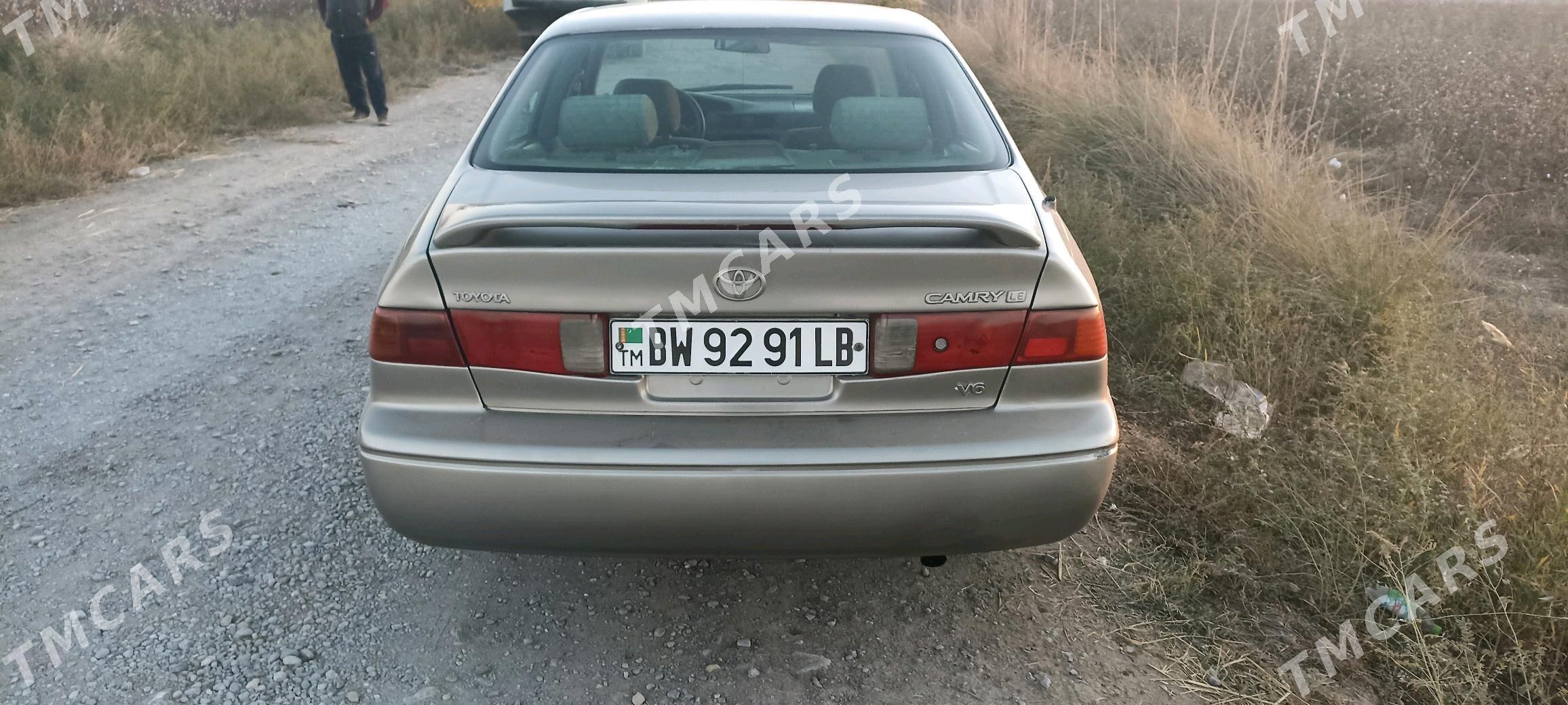 Toyota Camry 2000 - 115 000 TMT - Çärjew - img 2