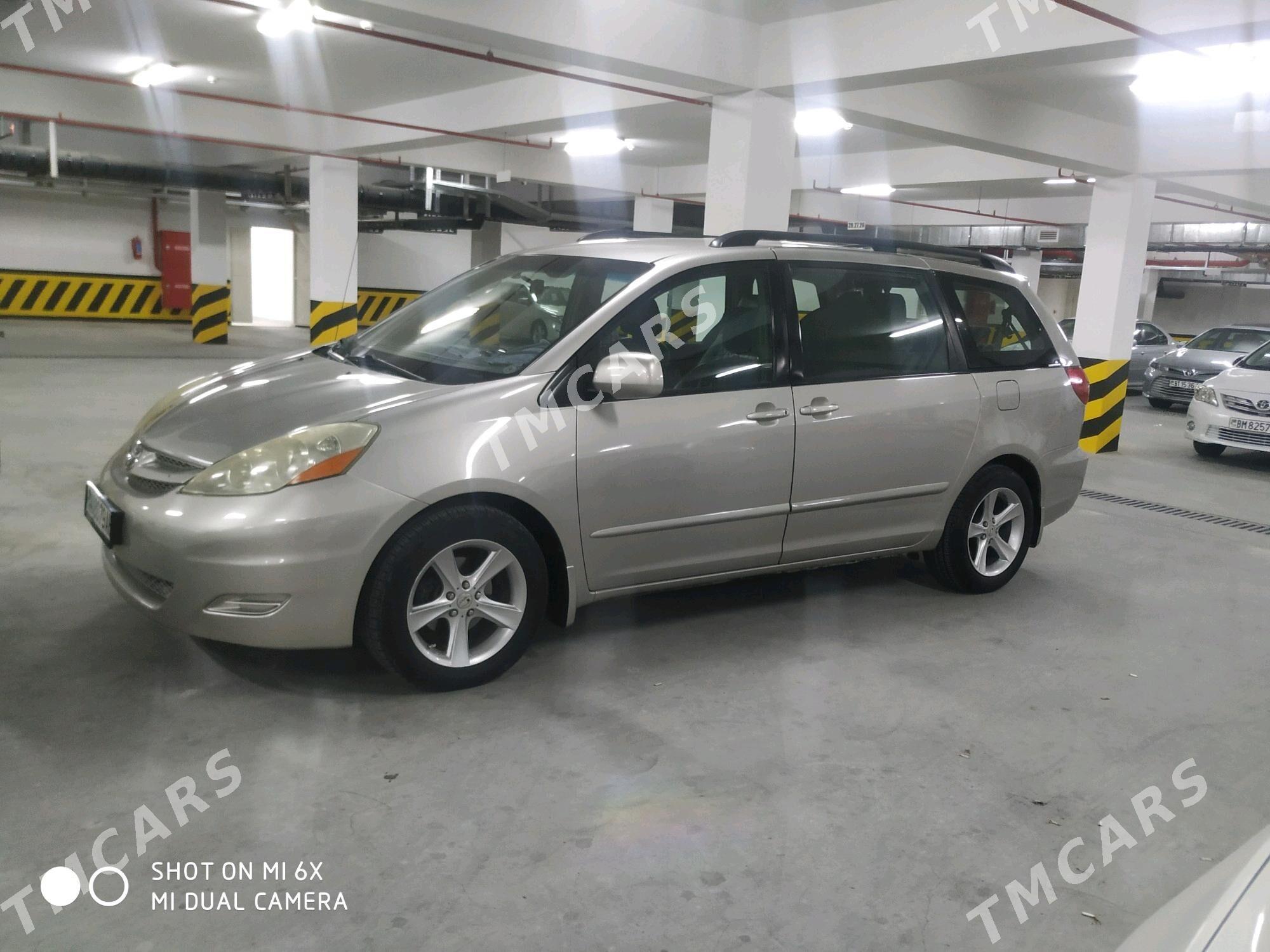 Toyota Sienna 2009 - 200 000 TMT - Kaka - img 2