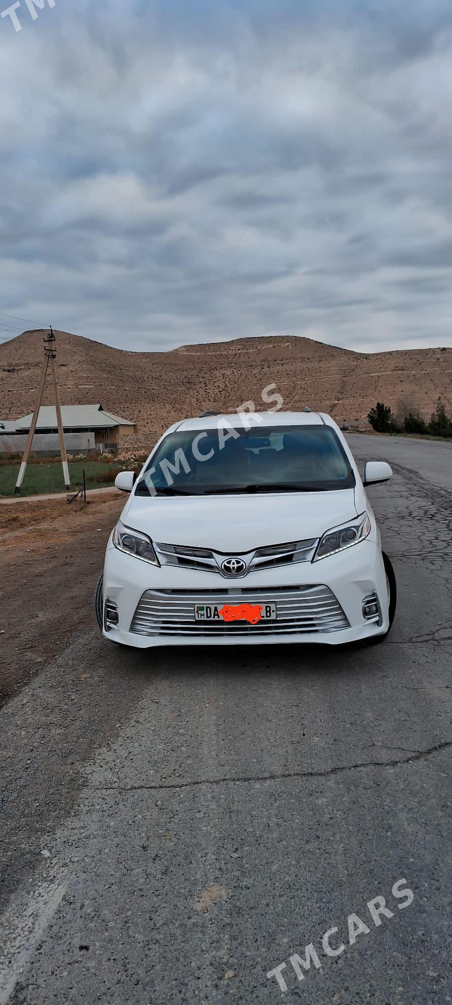 Toyota Sienna 2016 - 303 800 TMT - Койтендаг - img 5