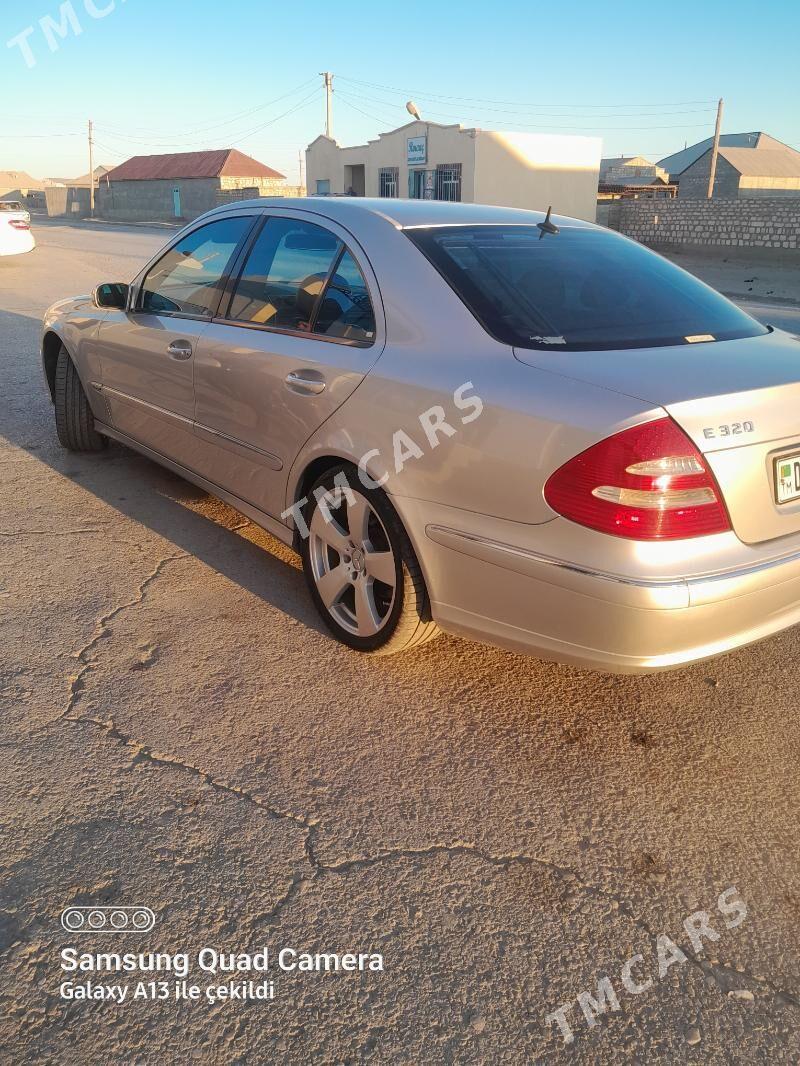 Mercedes-Benz E320 2003 - 130 000 TMT - Гумдаг - img 3