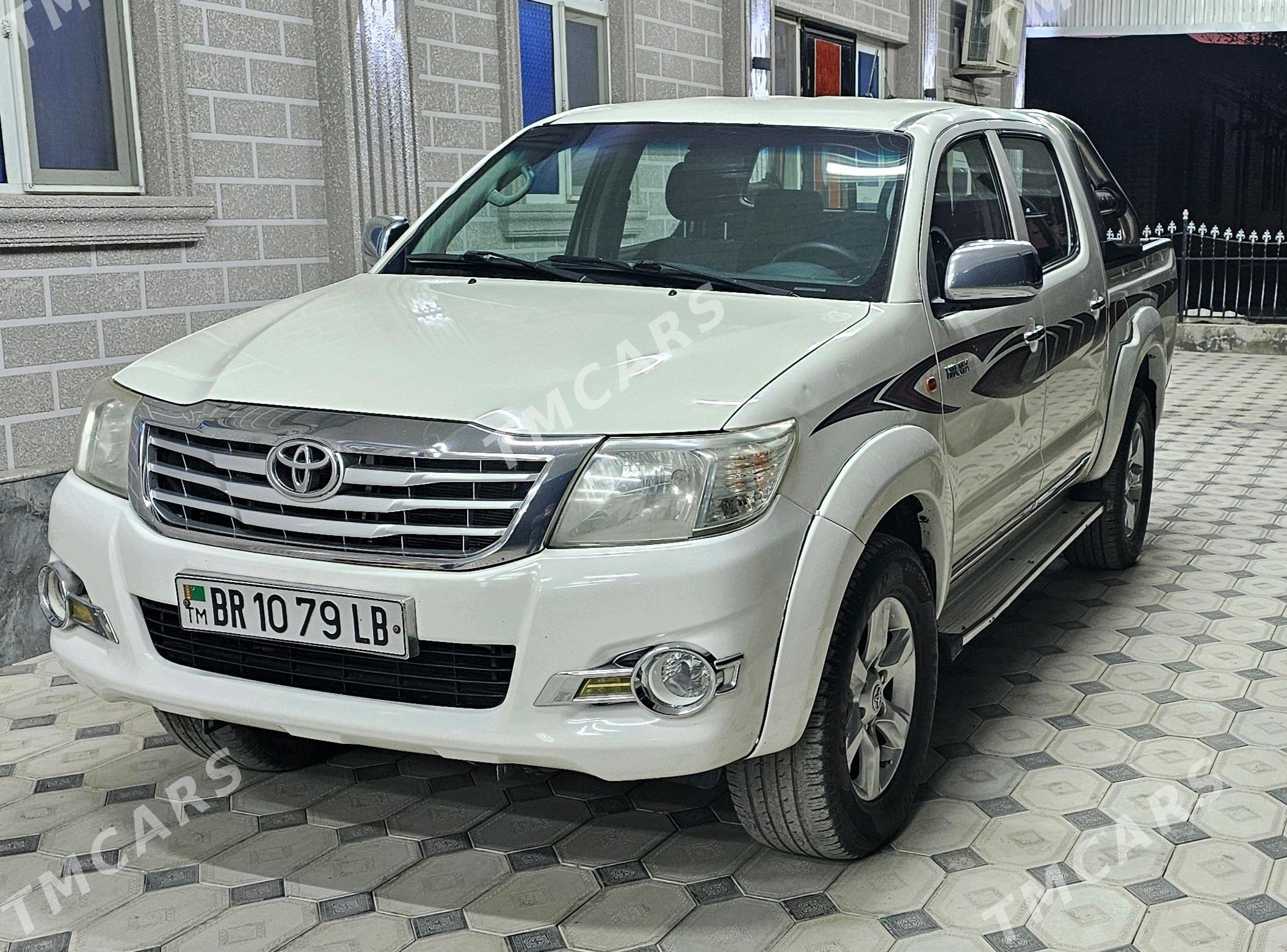 Toyota Hilux 2014 - 320 000 TMT - Türkmenabat - img 2