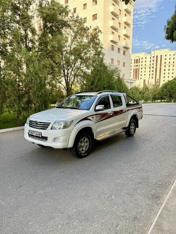 Toyota Hilux 2013 - 315 000 TMT - Aşgabat - img 6