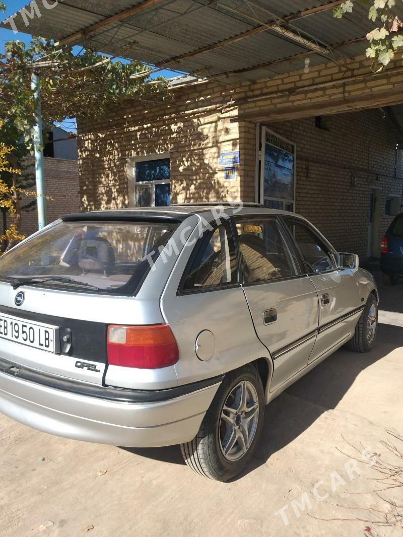 Opel Astra 1993 - 33 000 TMT - Саят - img 3