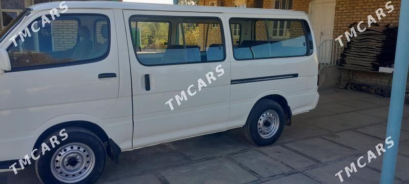 Toyota Hiace 2001 - 95 000 TMT - Мары - img 2