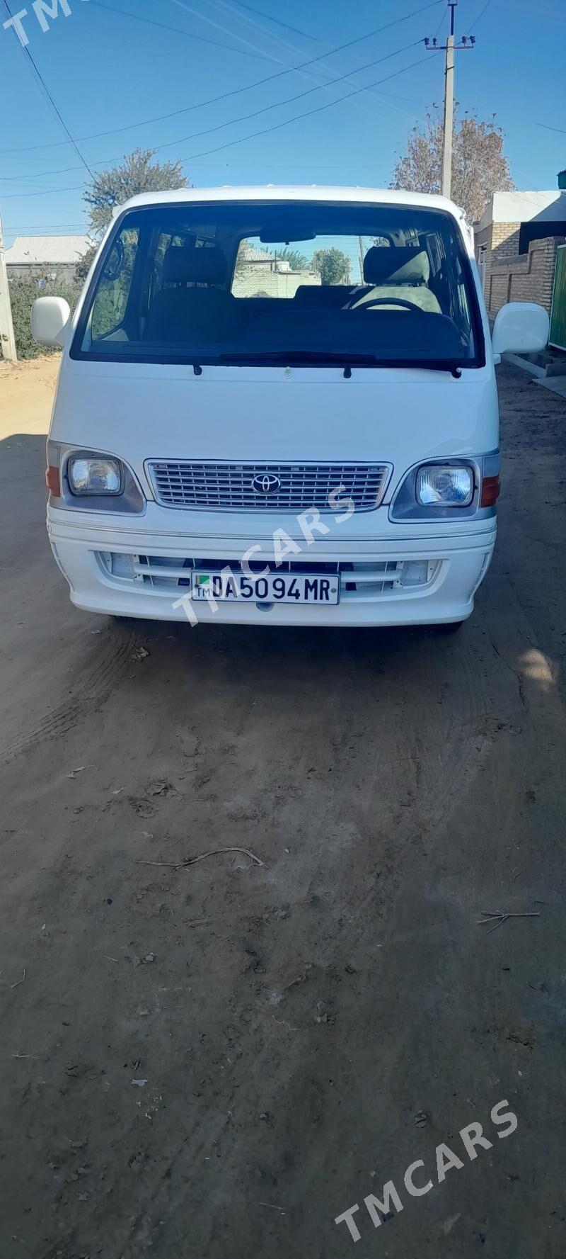 Toyota Hiace 2001 - 95 000 TMT - Мары - img 4