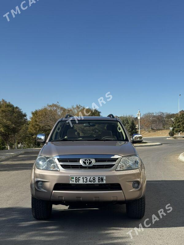 Toyota Fortuner 2006 - 220 000 TMT - Türkmenbaşy - img 5