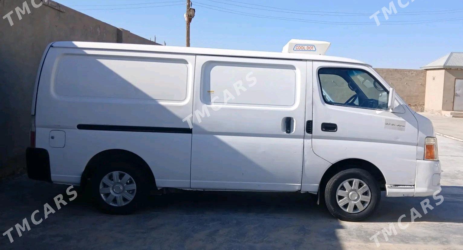 Nissan Urvan 2009 - 215 000 TMT - Мары - img 2