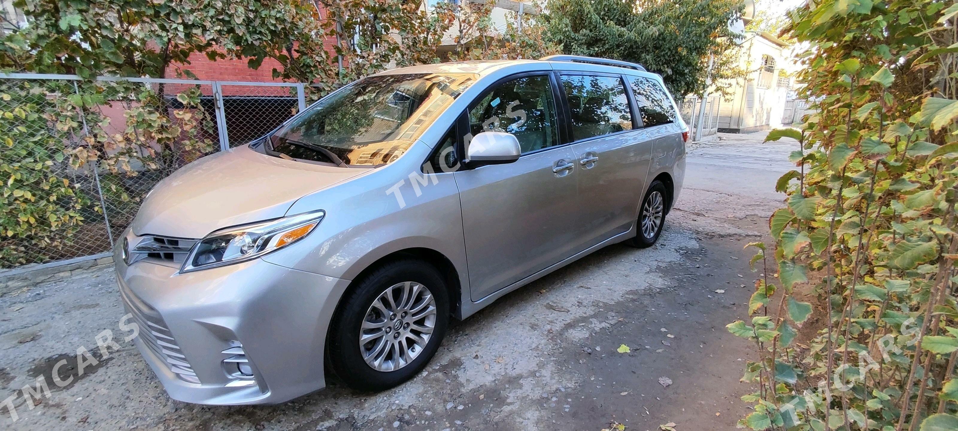 Toyota Sienna 2019 - 430 000 TMT - Мары - img 3