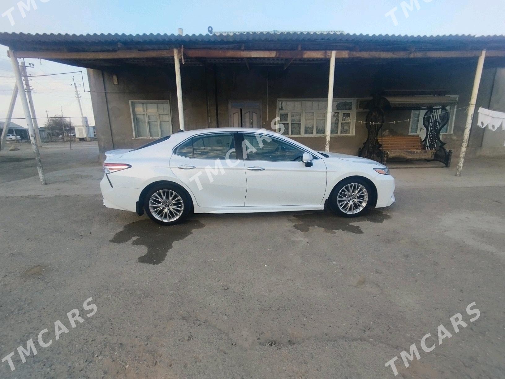 Toyota Camry 2018 - 285 000 TMT - Анев - img 2