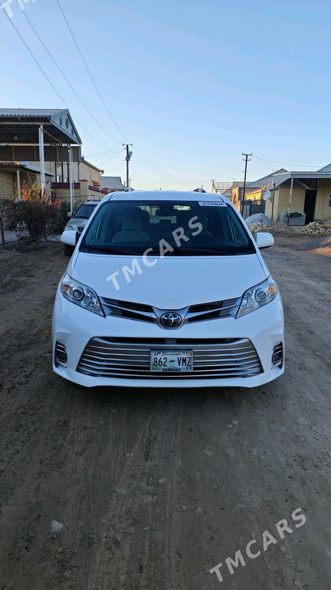 Toyota Sienna 2019 - 400 000 TMT - Мары - img 2