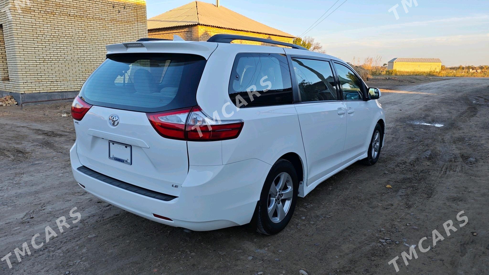 Toyota Sienna 2019 - 400 000 TMT - Мары - img 4