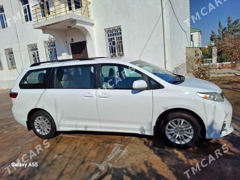 Toyota Sienna 2018 - 360 000 TMT - Тязе заман - img 2