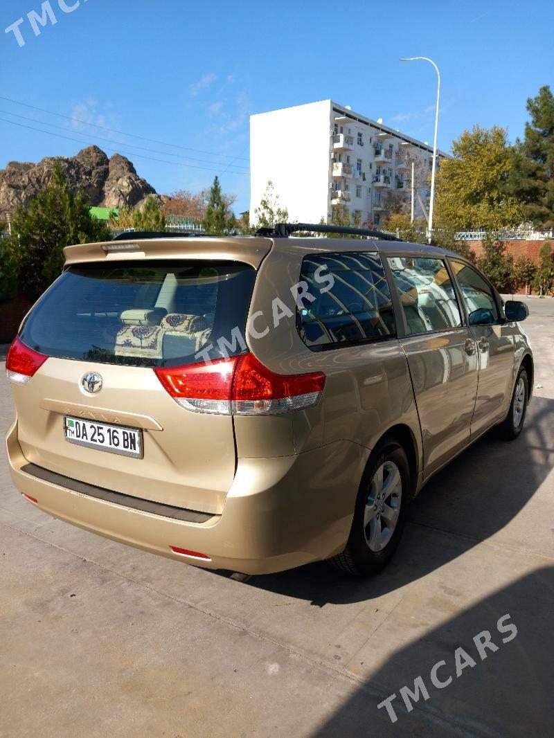 Toyota Sienna 2010 - 245 000 TMT - Туркменбаши - img 2