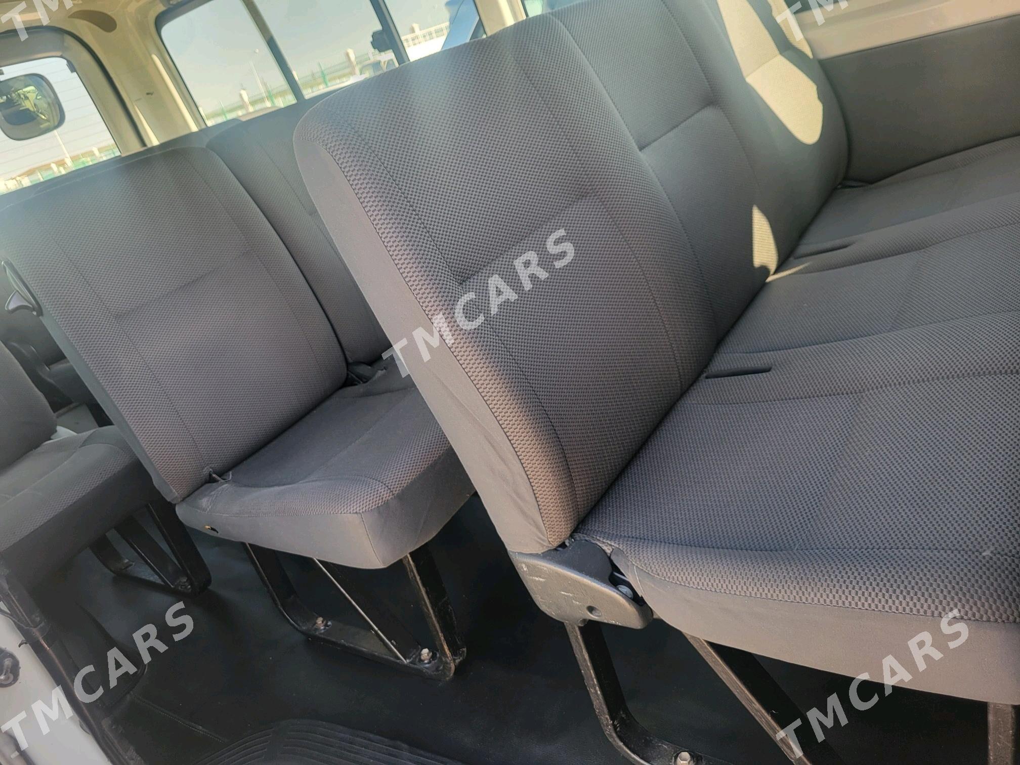 Toyota Hiace 2012 - 300 000 TMT - Mary - img 5