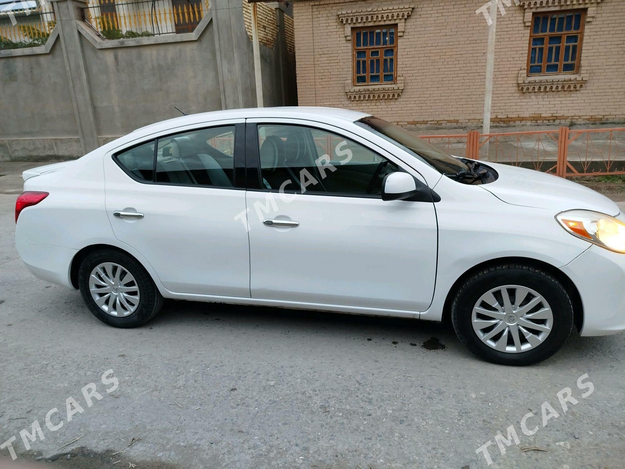 Nissan Versa 2013 - 100 000 TMT - Чарджоу - img 3