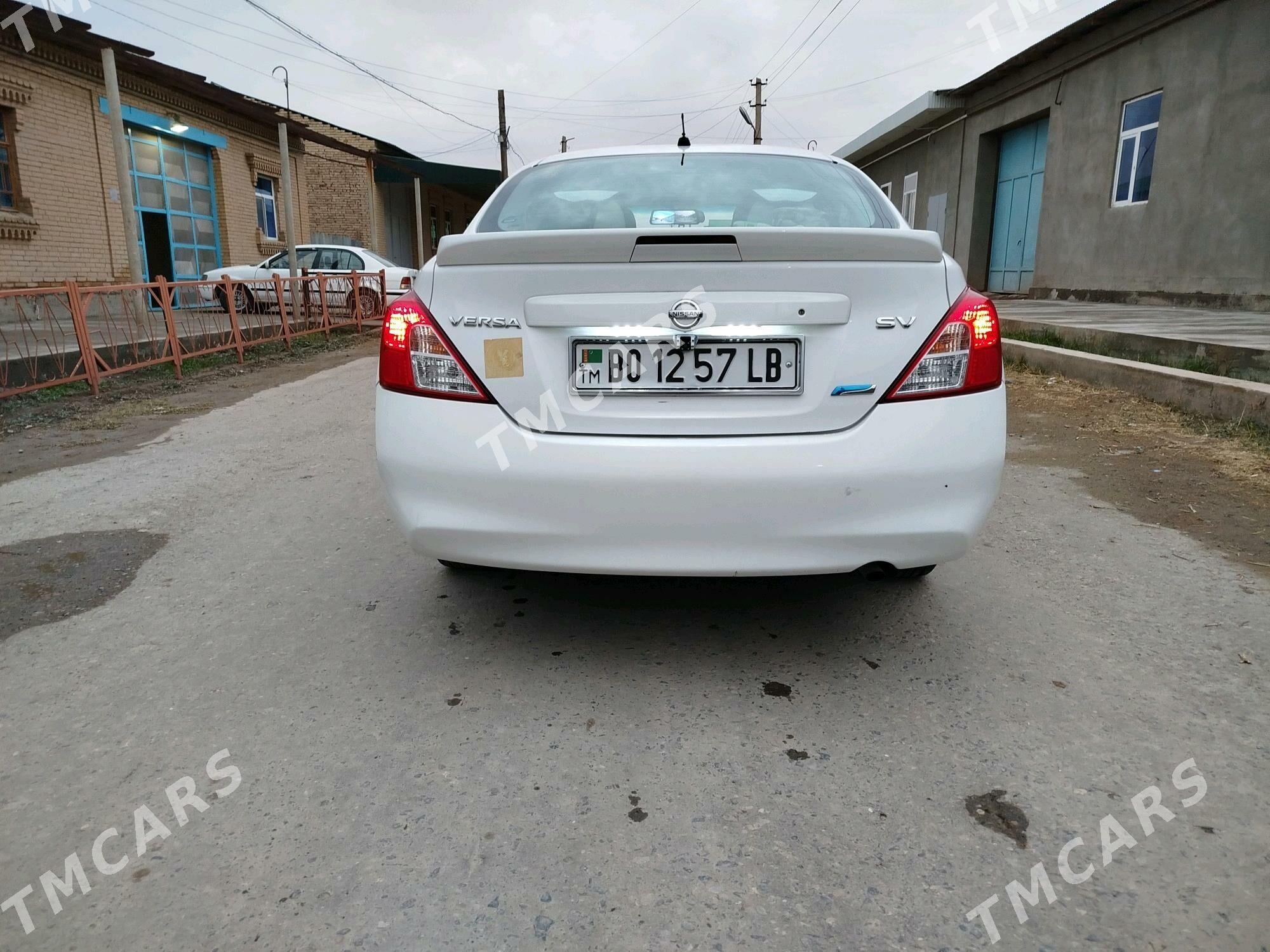 Nissan Versa 2013 - 100 000 TMT - Чарджоу - img 4