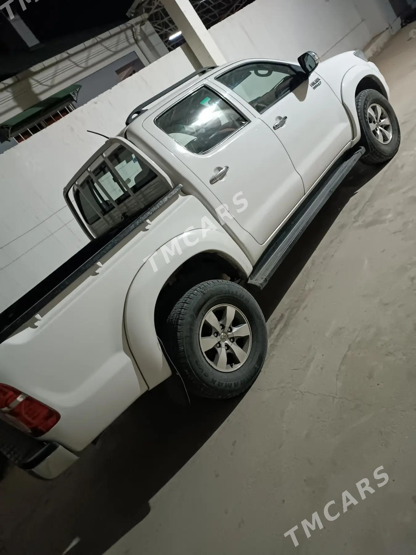 Toyota Hilux 2011 - 270 000 TMT - Балканабат - img 2