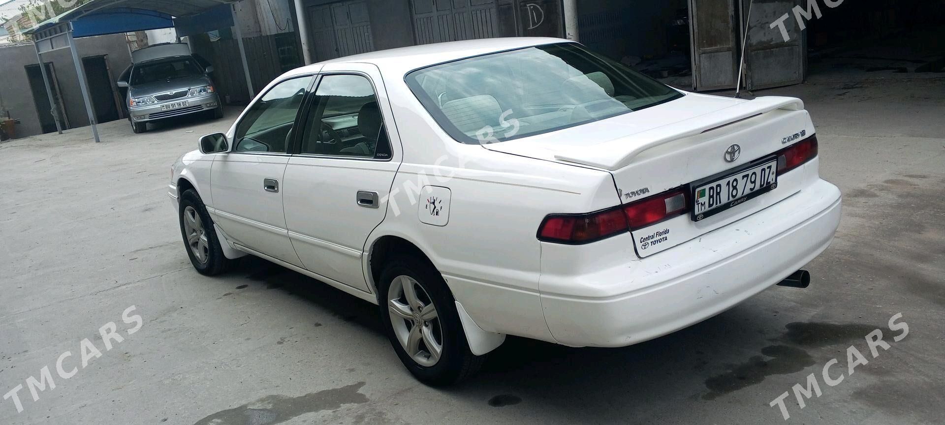 Toyota Camry 1999 - 110 000 TMT - Дашогуз - img 4