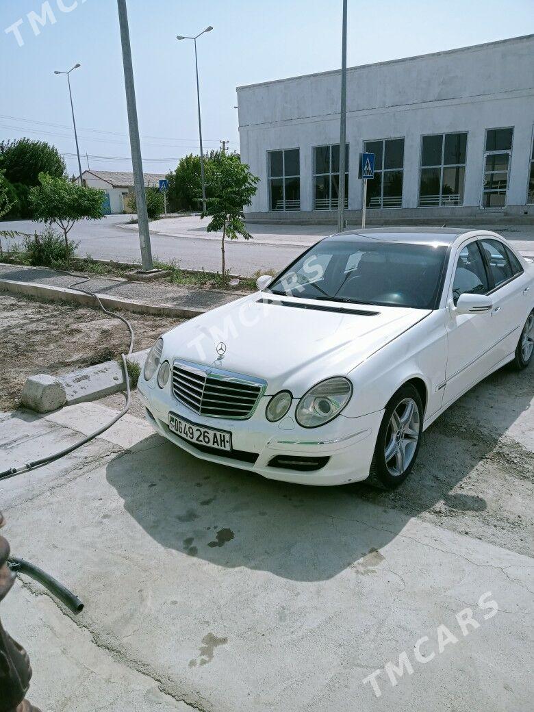 Mercedes-Benz E300 2008 - 160 000 TMT - Bäherden - img 2