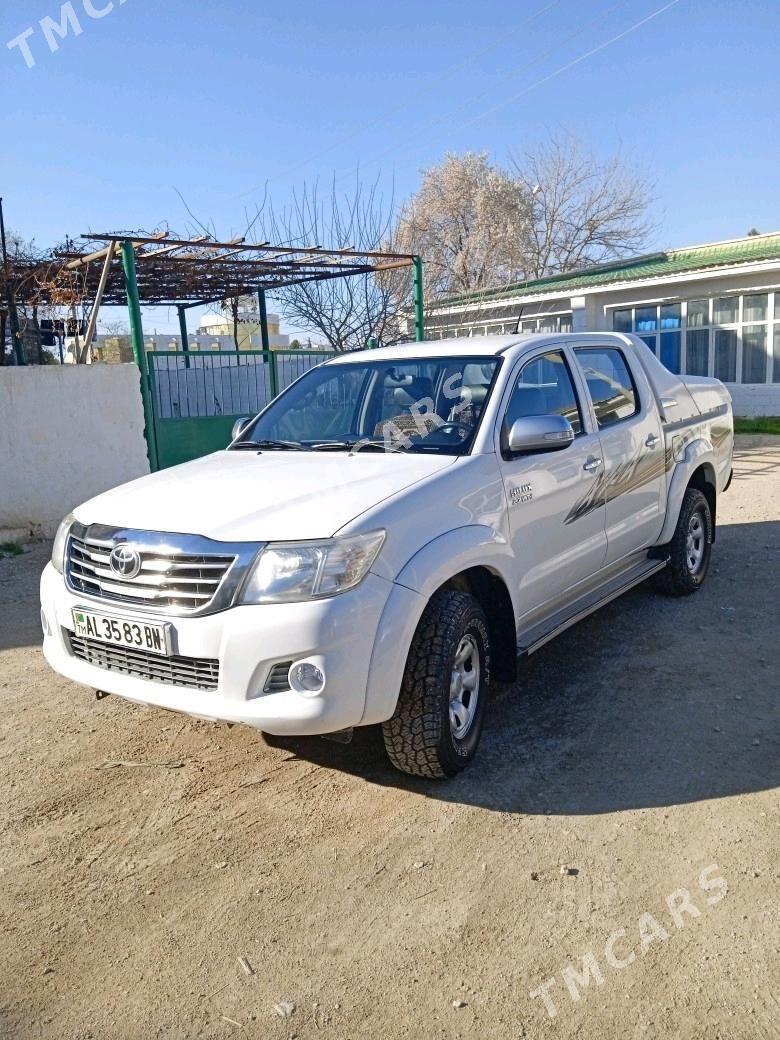 Toyota Hilux 2014 - 350 000 TMT - Балканабат - img 2