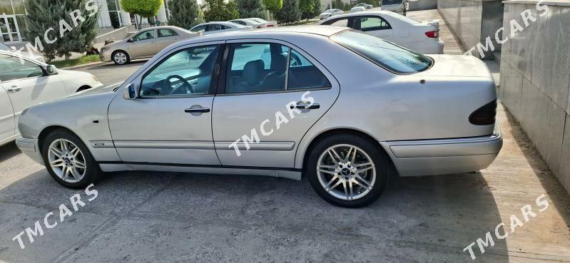 Mercedes-Benz E320 2000 - 70 000 TMT - Hitrowka - img 3