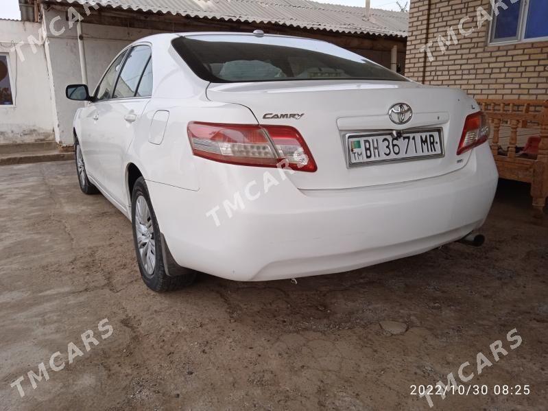 Toyota Camry 2010 - 120 000 TMT - Baýramaly - img 2