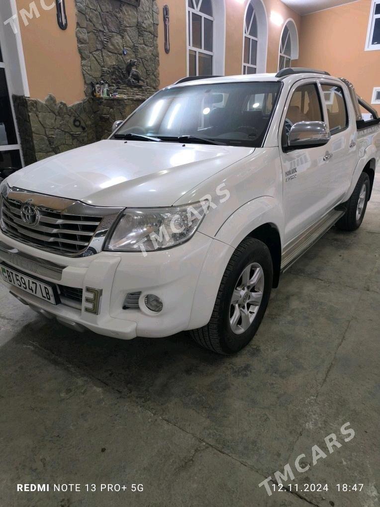 Toyota Hilux 2013 - 380 000 TMT - Туркменабат - img 2