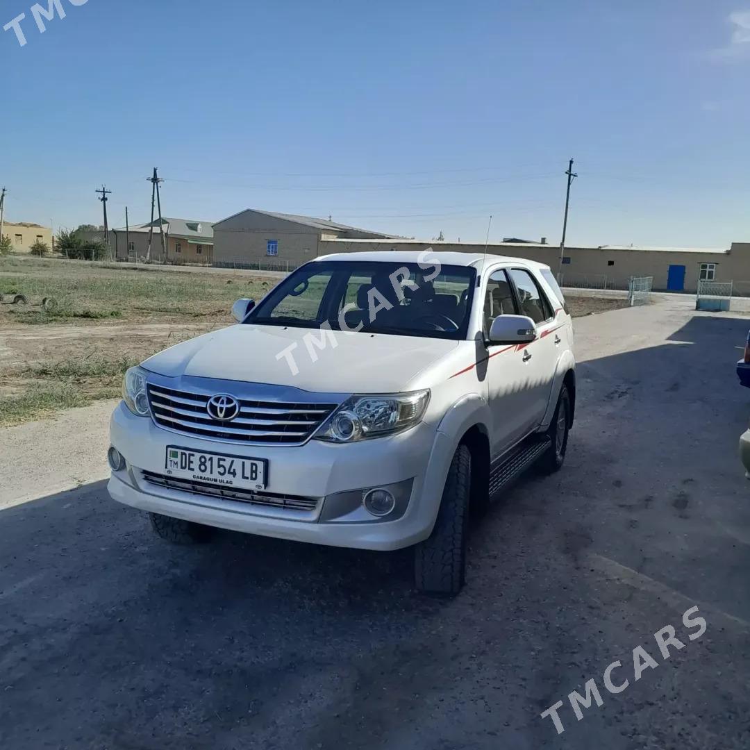 Toyota Fortuner 2014 - 335 000 TMT - Туркменабат - img 9