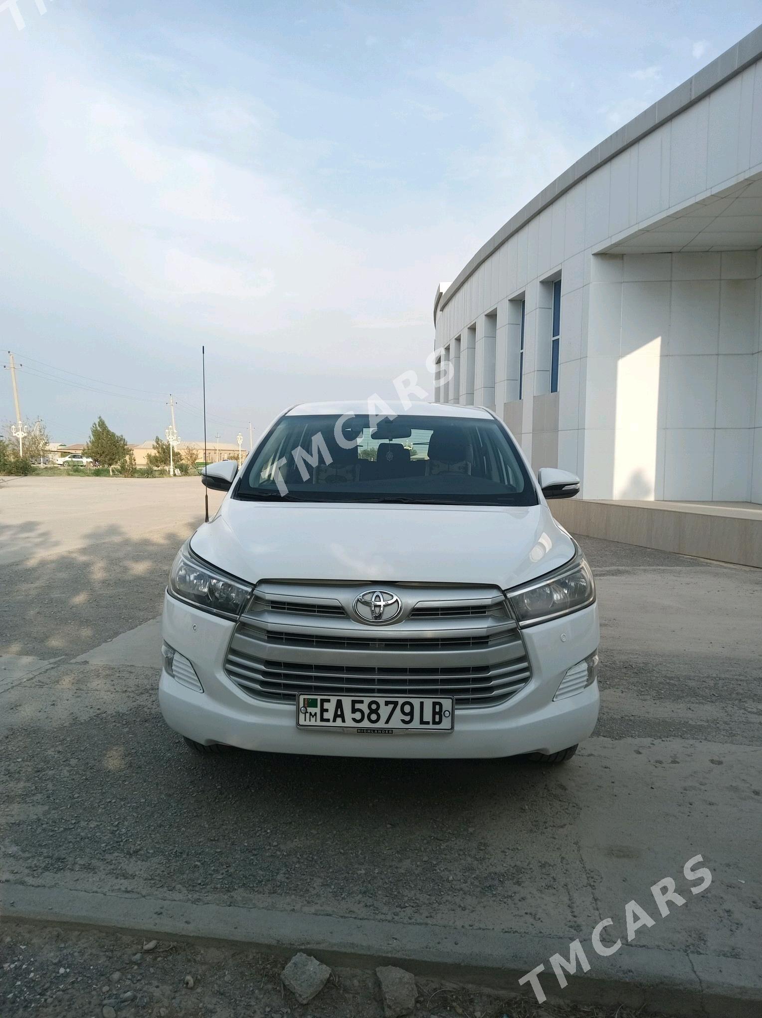 Toyota Innova 2021 - 300 000 TMT - Туркменабат - img 3