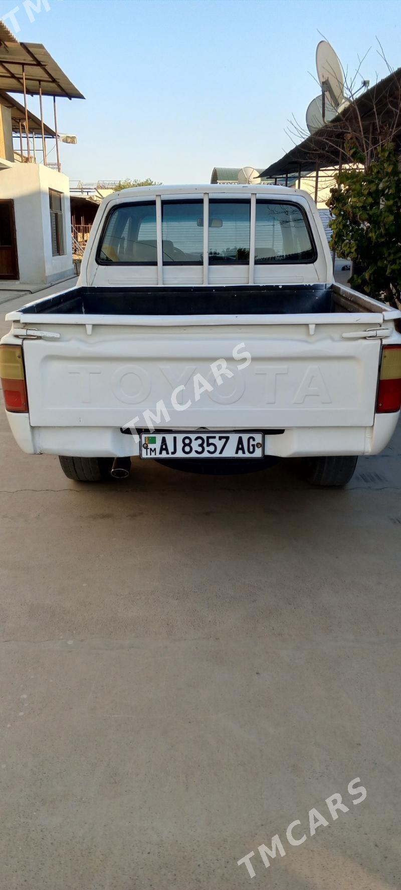 Toyota Hilux 2004 - 90 000 TMT - Aşgabat - img 4