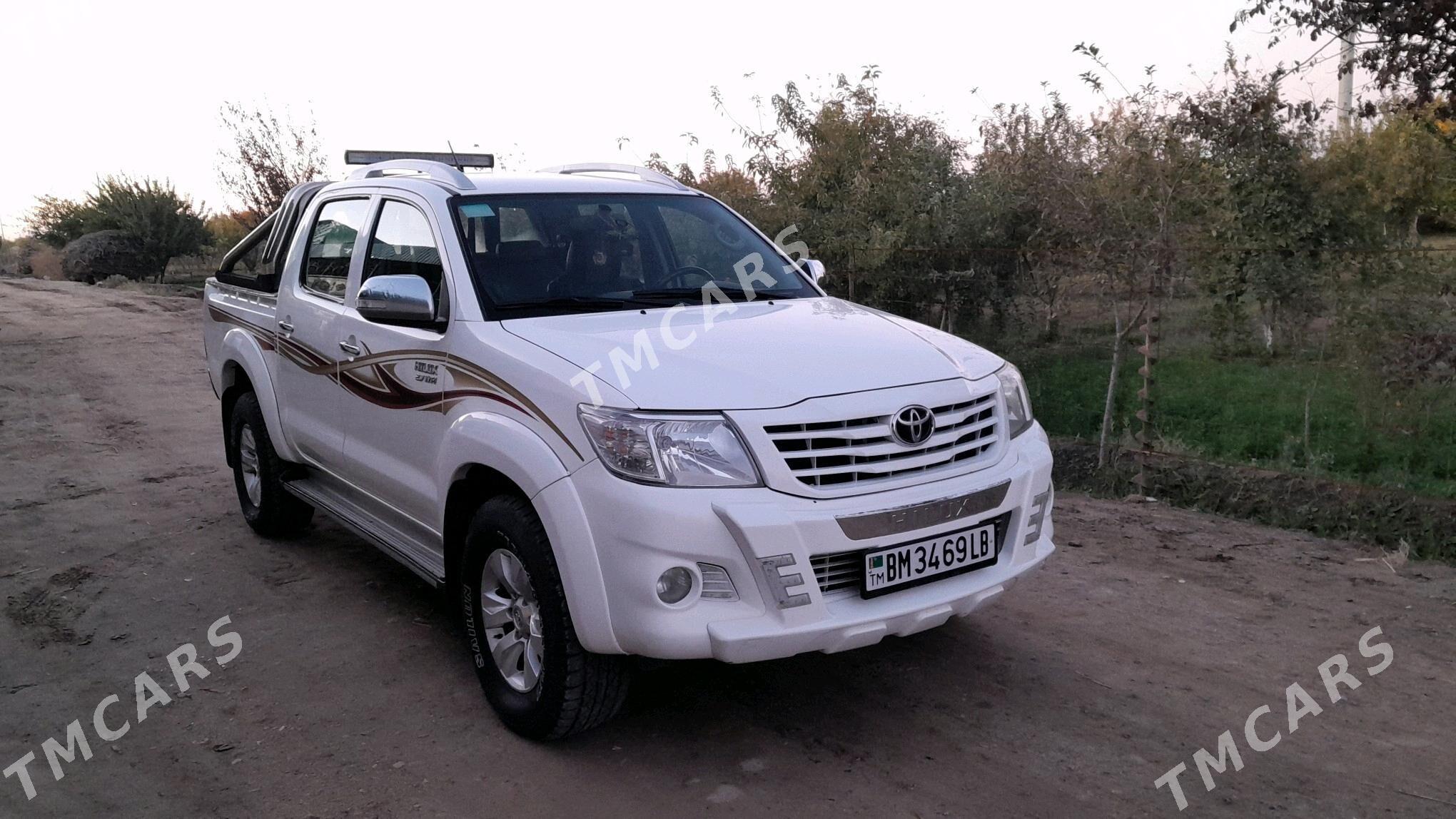 Toyota Hilux 2013 - 350 000 TMT - Халач - img 2