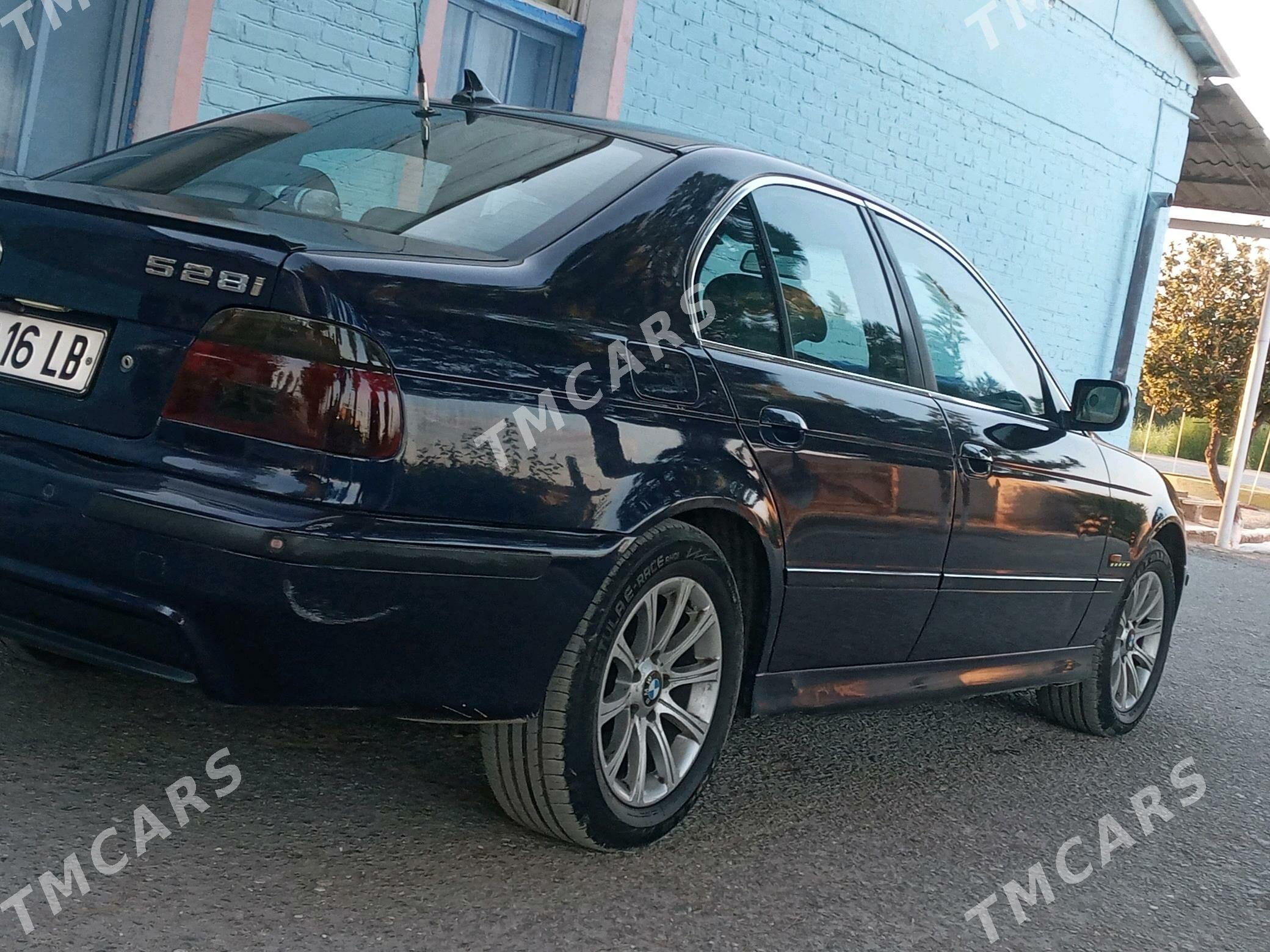 BMW 528 2000 - 72 000 TMT - Сакар - img 4