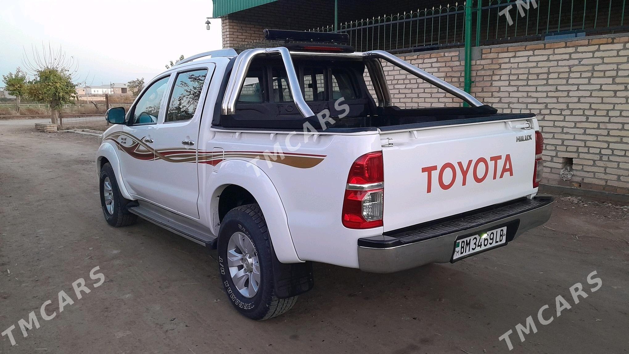 Toyota Hilux 2013 - 350 000 TMT - Халач - img 5