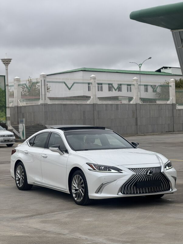 Lexus ES 350 2018 - 710 000 TMT - 11 мкр - img 2